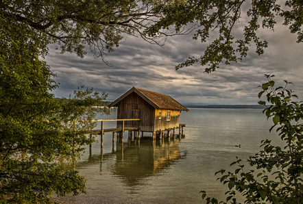 Oechsner Petra-Maria - Fotoclub Sinsheim - Bootshaus am Ammersee - Annahme