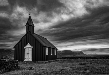 RT 3 - M. Hust - Schwarze Kirche Island - Annahme